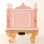 Candyland Opera χριστουγεννιάτικη διακοσμητική παράσταση με μπαλαρίνες σε ροζ απόχρωση από πολυρεζίνη με ενσωματωμένο φωτισμό μουσική και κίνηση 24x23x29 εκ