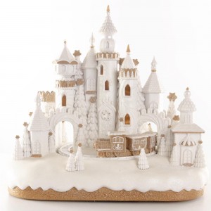 Cream Castle χριστουγεννιάτικο παραμυθένιο κάστρο σε λευκή απόχρωση με ενσωματωμένη μουσική και κίνηση 36x26x34 εκ