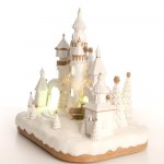 Cream Castle χριστουγεννιάτικο παραμυθένιο κάστρο σε λευκή απόχρωση με ενσωματωμένη μουσική και κίνηση 36x26x34 εκ