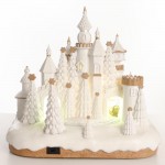 Cream Castle χριστουγεννιάτικο παραμυθένιο κάστρο σε λευκή απόχρωση με ενσωματωμένη μουσική και κίνηση 36x26x34 εκ
