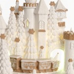 Cream Castle χριστουγεννιάτικο παραμυθένιο κάστρο σε λευκή απόχρωση με ενσωματωμένη μουσική και κίνηση 36x26x34 εκ
