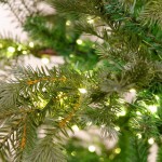 Geneva Pre-Lit χριστουγεννιάτικο δέντρο με φύλλωμα μεικτό PE-PVC σε πράσινη απόχρωση με ενσωματωμένα 2400 led και ύψος 240 εκ