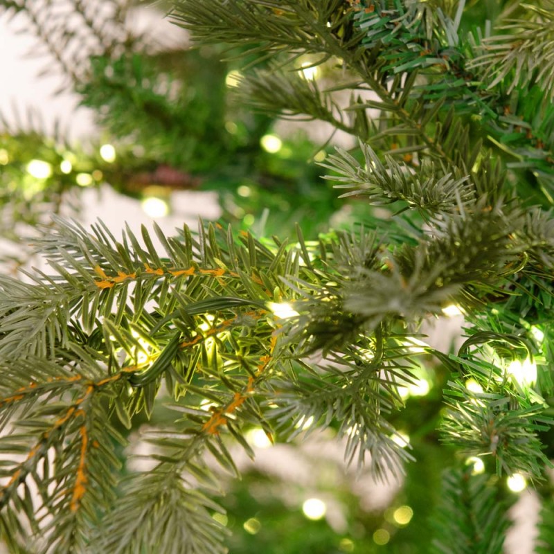 Geneva Pre-Lit χριστουγεννιάτικο δέντρο με φύλλωμα μεικτό PE-PVC σε πράσινη απόχρωση με ενσωματωμένα 2400 led και ύψος 240 εκ