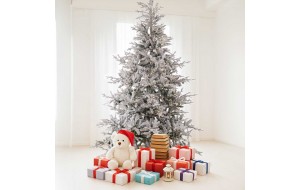 Winter Fairy Pre-Lit Flocked χριστουγεννιάτικο δέντρο με πράσινα χιονισμένα φύλλα mixed PE-PVC και 580 ενσωματωμένα LED με ύψος 240 εκ