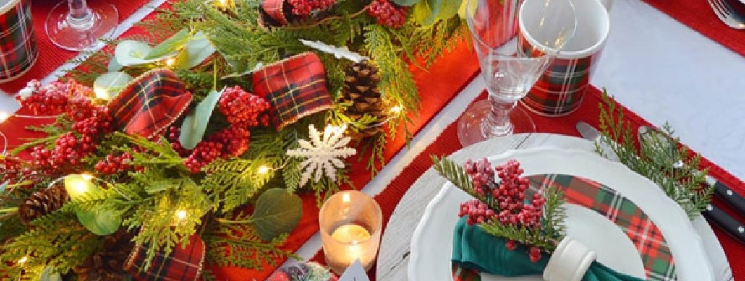 Χριστουγεννιάτικο ρεβεγιόν: πώς θα διακοσμήσεις το γιορτινό τραπέζι... ανάλογα με τη διάθεσή σου!