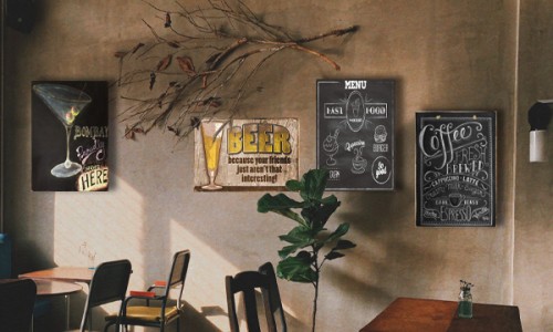 Vintage ξύλινοι πίνακες: η τέλεια διακόσμηση τοίχου για τον επαγγελματικό χώρο (και όχι μόνο)!
