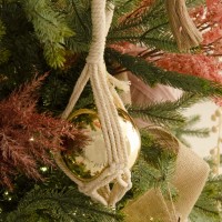 Boho πρόταση στολισμού για χριστουγεννιάτικο δέντρο με 80 στολίδια