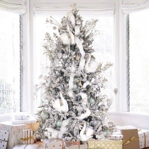 White Luxury ολοκληρωμένη διακοσμητική πρόταση με δέντρο 210 εκ, 138 στολίδια και 800 led