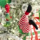 Παιδικό όνειρο Santa's Little Helpers  πρόταση στολισμού για χριστουγεννιάτικο δέντρο με 100 στολίδια