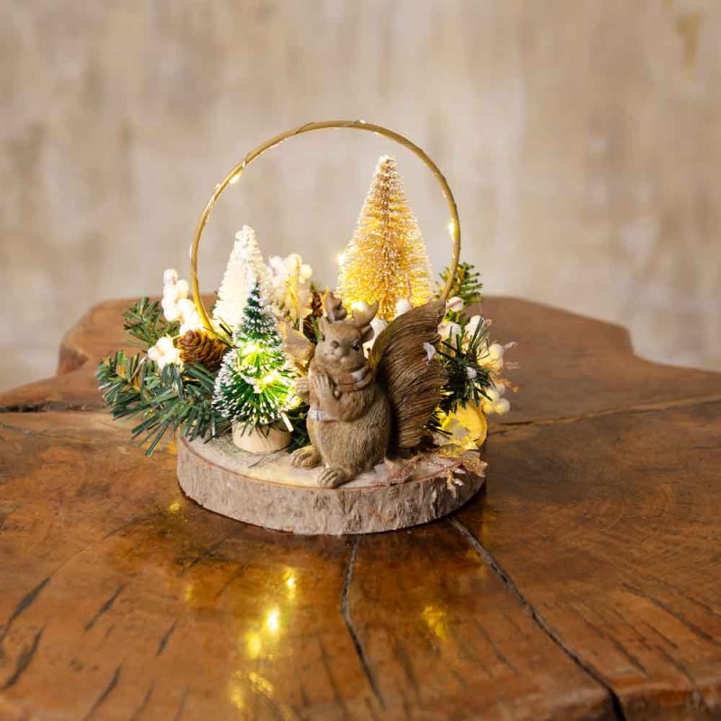 Christmas Whispers Χριστουγεννιάτικο επιτραπέζιο διακοσμητικό σε φυσικό ξύλινο κορμό με σκιουράκι 20x22x21 εκ