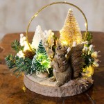 Christmas Whispers Χριστουγεννιάτικο επιτραπέζιο διακοσμητικό σε φυσικό ξύλινο κορμό με σκιουράκι 20x22x21 εκ
