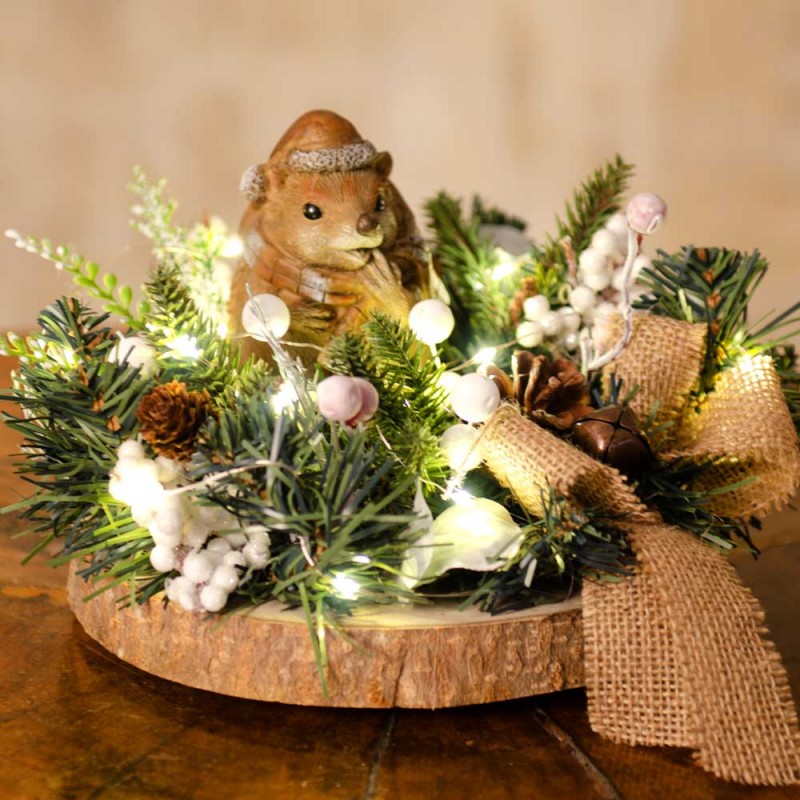 Festive Woods Χριστουγεννιάτικη επιτραπέζια σύνθεση με σκαντζοχοιράκι σε φυσικό ξύλινο κορμό 23x21x19 εκ