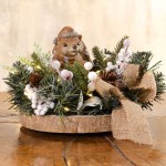 Festive Woods Χριστουγεννιάτικη επιτραπέζια σύνθεση με σκαντζοχοιράκι σε φυσικό ξύλινο κορμό 23x21x19 εκ