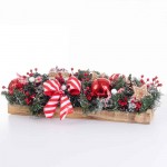 Candy Joy Χριστουγεννιάτικη επιτραπέζια σύνθεση με κόκκινα berries ριγέ κορδέλα και λαμπάκια μπαταρίας 55x27x17 εκ