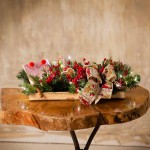 Holiday Treats επιτραπέζια χριστουγεννιάτικη σύνθεση με gingerbread και candy canes 46x26x14 εκ