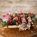 Holiday Treats επιτραπέζια χριστουγεννιάτικη σύνθεση με gingerbread και candy canes 46x26x14 εκ