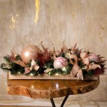 Blush Magic επιτραπέζια χριστουγεννιάτικη σύνθεση σε dusty pink και χρυσή απόχρωση 69x34x23 εκ