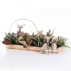 Enchanted Reindeer επιτραπέζια χριστουγεννιάτικη σύνθεση με τάρανδο σε ξύλινο δίσκο 60x34x29 εκ