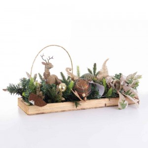 Enchanted Reindeer επιτραπέζια χριστουγεννιάτικη σύνθεση με τάρανδο σε ξύλινο δίσκο 60x34x29 εκ