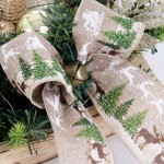 Enchanted Reindeer επιτραπέζια χριστουγεννιάτικη σύνθεση με τάρανδο σε ξύλινο δίσκο 60x34x29 εκ