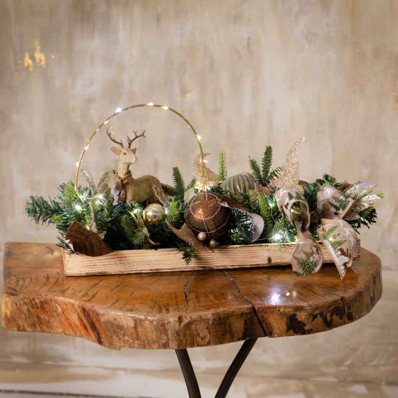 Enchanted Reindeer επιτραπέζια χριστουγεννιάτικη σύνθεση με τάρανδο σε ξύλινο δίσκο 60x34x29 εκ