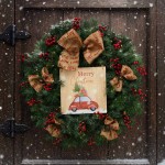Festive Ride Έτοιμο στολισμένο Χριστουγεννιάτικο στεφάνι πράσινο με πινακίδα και led φωτάκια 60 εκ