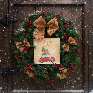 Festive Ride Έτοιμο στολισμένο Χριστουγεννιάτικο στεφάνι πράσινο με πινακίδα και led φωτάκια 60 εκ