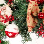 Classic Christmas Έτοιμο στολισμένο Χριστουγεννιάτικο στεφάνι με led φωτάκια 90 εκ