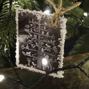 Χειροποίητο Χριστουγεννιάτικο retro στολίδι σε μαύρο φόντο με χιόνι σετ δώδεκα σχεδίων 9x6 εκ