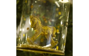 Κρεμαστό Χριστουγεννιάτικο στολίδι Αλογάκι σε γυάλα με χρυσόσκονη σε χρυσό χρώμα 11 εκ