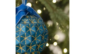 Γυάλινη Χριστουγεννιάτικη μπάλα σε μπλε χρώμα με χρυσά σχέδια διακοσμημένη με μπλε κορδέλα 10 εκ