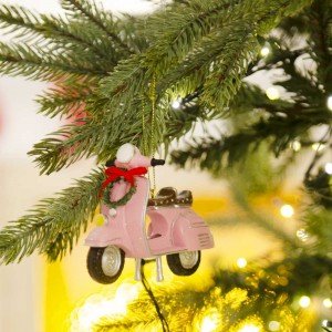 Κρεμαστό Χριστουγεννιάτικο στολίδι Βέσπα σε ροζ χρώμα πολυρέζιν 8 εκ