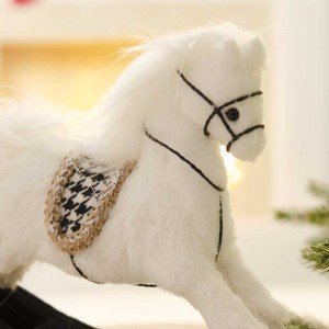 Επιτραπέζιο Χριστουγεννιάτικο κουνιστό άλογο λευκό με καρώ σέλα 27 εκ