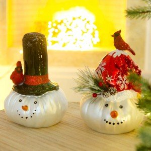 Χριστουγεννιάτικο επιτραπέζιο διακοσμητικό Χιονάνθρωπος σε δύο σχέδια σετ των δύο 19 εκ