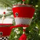 Χριστουγεννιάτικα κρεμαστά στολίδια Καπέλα σε κόκκινο χρώμα σε δύο σχέδια σετ των δύο 20 εκ