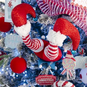 Χριστουγεννιάτικη κορυφή δέντρου σε σχήμα ποδιών ξωτικού σε κόκκινη λευκή και γαλάζια απόχρωση 81 εκ
