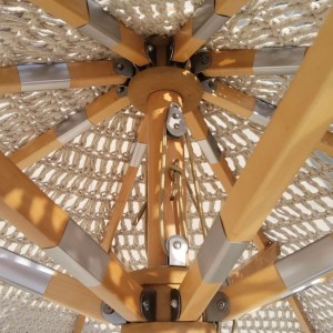Ομπρέλα ξύλινη στρογγυλή με πλεκτό μακραμέ σε μπεζ απόχρωση 250 εκ