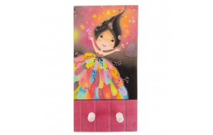 Kορίτσι σε πολύχρωμο φόρεμα  παιδική χειροποίητη ξύλινη κρεμάστρα 20x40 εκ
