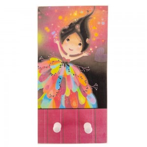 Kορίτσι σε πολύχρωμο φόρεμα  παιδική χειροποίητη ξύλινη κρεμάστρα 20x40 εκ