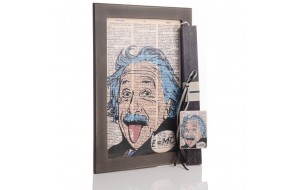 Πασχαλινή αρωματική λαμπάδα Einstein με χειροποίητο πινακάκι από ξύλο 23x33 εκ
