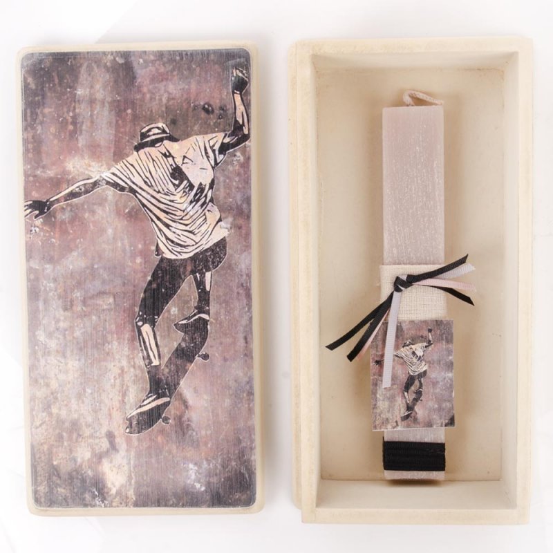 Πασχαλινή αρωματική λαμπάδα Skate και διακοσμητικό κουτί χειροποίητο 25x13x7 εκ