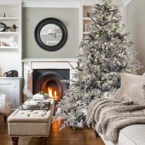 Flocked North Star χιονισμένο χριστουγεννιάτικο δέντρο με ενσωματωμένα 650 λευκά λαμπάκια led 240 εκ