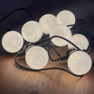 10 led λάμπες σε σειρά με μάυρο καλώδιο IP44 με 8 προγράμματα φωτισμού και θερμό λευκό φως 5 μέτρα