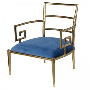 Πολυθρόνα coletta μεταλλική σε χρυσή απόχρωση με μπλε μαξιλάρι με μπράτσα 67.3x75x85 εκ
