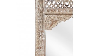 Mirroki Panels ξύλινος καθρέπτης τοίχου με σκαλιστό πλαίσιο σε απόχρωση λευκής πατίνας 90x120 εκ