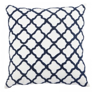 Διακοσμητικό μαξιλάρι σε λευκό χρώμα με σχέδιο μπλε δίχτυ 50x50 εκ