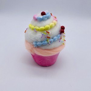 Μικρό cupcake με ζαχαρένια ροζ απόχρωση από τη σειρά Rainbow σε Χριστουγεννιάτικο Διακοσμητικό 9,5x9,5x13 εκ Μικρό cupcake με ζαχαρένια ροζ απόχρωση από τη σειρά Rainbow σε Χριστουγεννιάτικο Διακοσμητικό 9,5x9,5x13 εκ