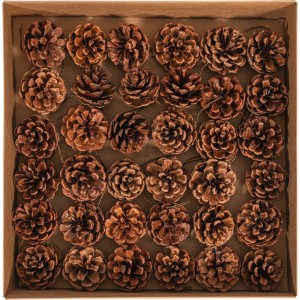 Grande χριστουγεννιάτικο δέντρο σε πράσινη απόχρωση με mix φύλλωμα PE-PVC με κουκουνάρια και ύψος 270 εκ