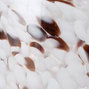 Borea γυάλινο στρογγυλό κηροπήγιο σε λευκή απόχρωση με καφέ λεπτομέρειες 15x17 εκ