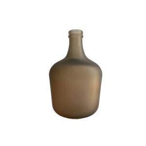 Vetro γυάλινο διακοσμητικό βάζο με σχήμα μπουκαλιού σε καφέ ματ χρώμα 26x42 εκ